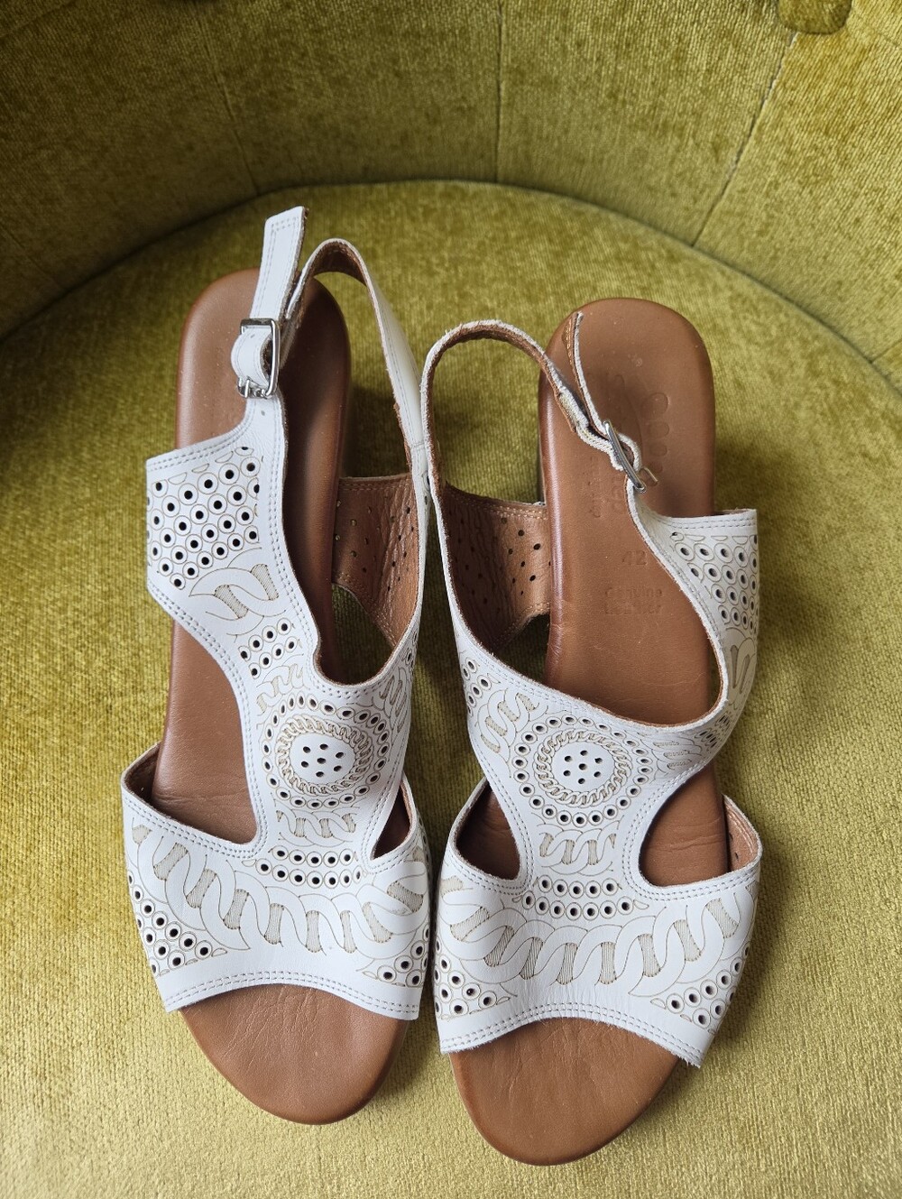 Spring Step Chains Slingbacks - Picture 3 of 10